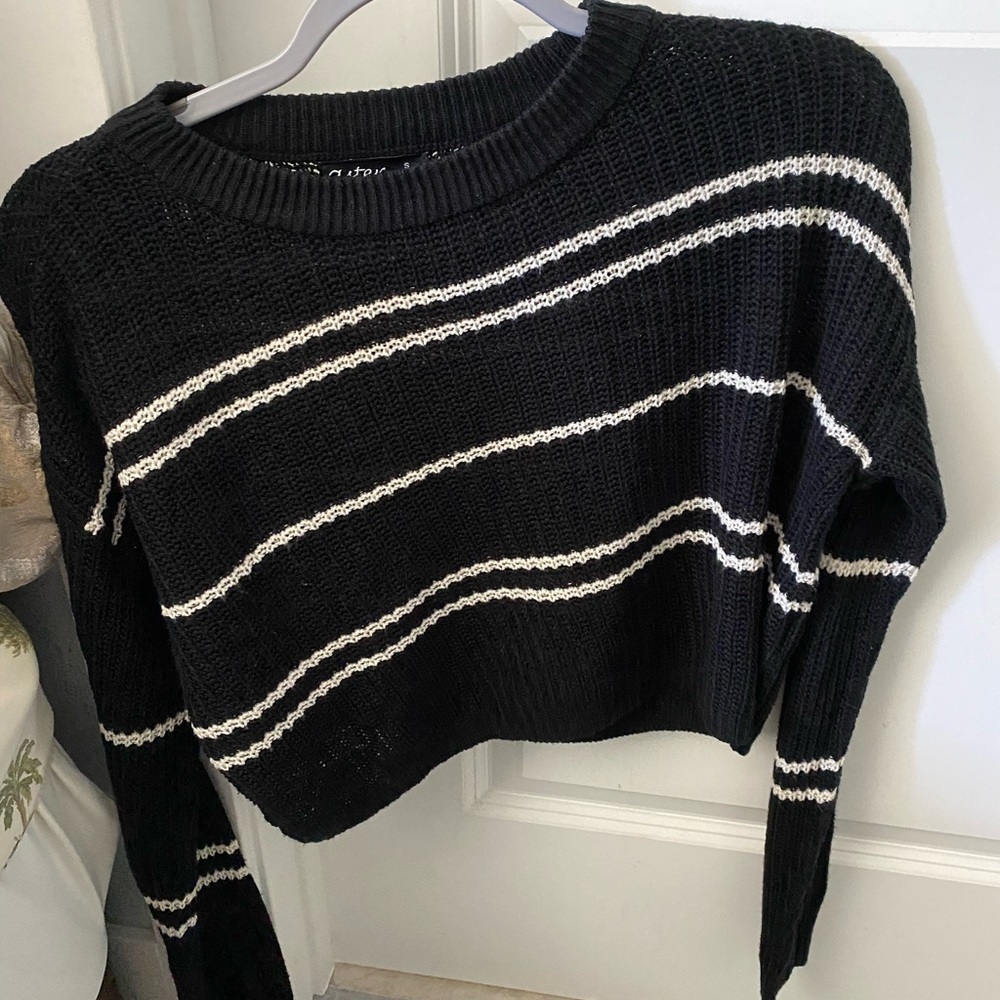 crop top sweater